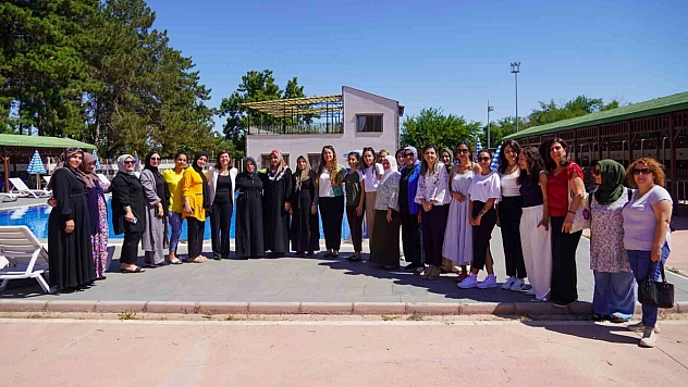 Kadınlara yüzme havuzu açıldı