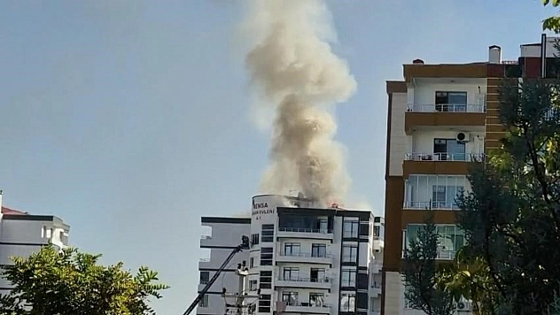 Site çatısında yangın