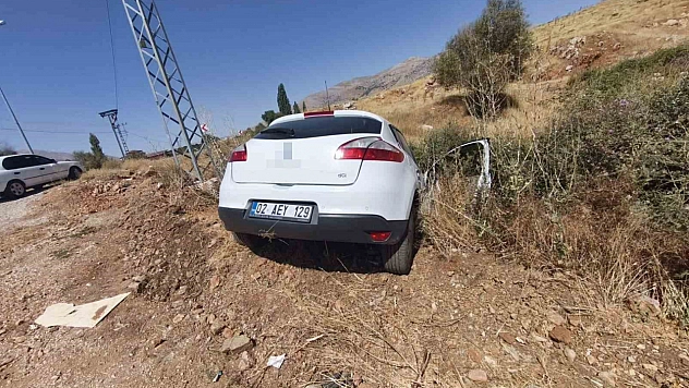 Kontrolden çıkan araç savruldu: Yaralılar var!