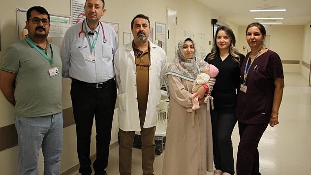 Doğuştan fıtıklı bebek sağlığına kavuştu