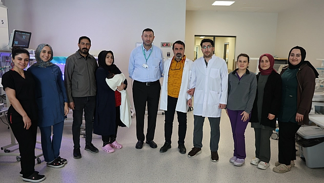 Doğuştan yemek borusu olmayan 4 günlük bebek, hayata tutundu