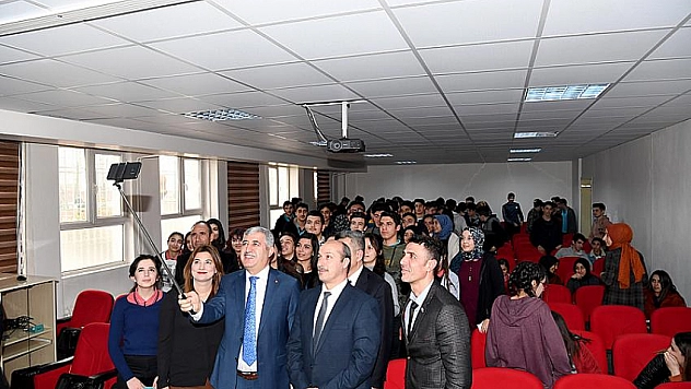 Polat öğrencilerle buluştu