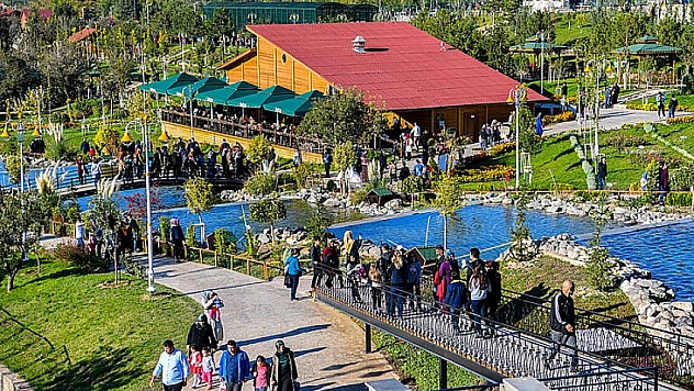 100 bin kişi ziyaret etti