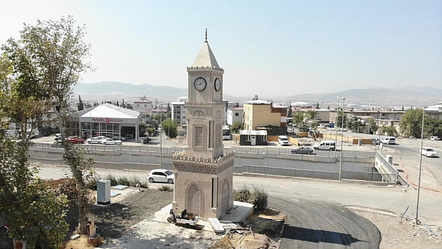 Dulkadiroğlu'nun simgesi saat kulesi çalışmıyor