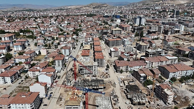 Malatya'da 16 kişinin öldüğü deprem davasında! Belediye çalışanları da ceza aldı