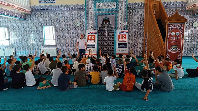 112 ekipleri yaz Kur'an kursu öğrencilerini bilgilendirdi