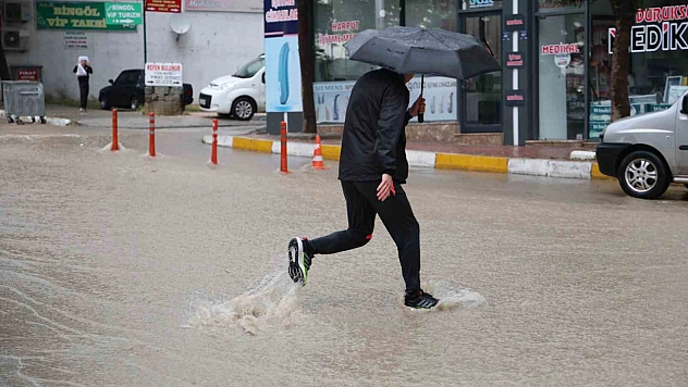 Sağanak hayatı felç etti