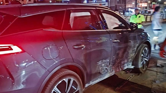 İki otomobil çarpıştı: 1 yaralı