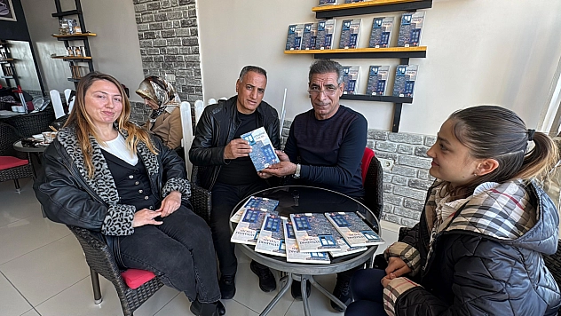 Emekli polis memurundan şiir kitabı imza gününe yoğun ilgi