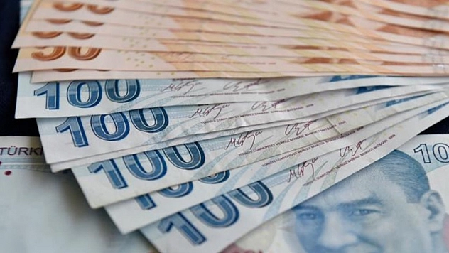 Emekliler merakla bekliyor: Bayram ikramiyesi artırılacak mı?