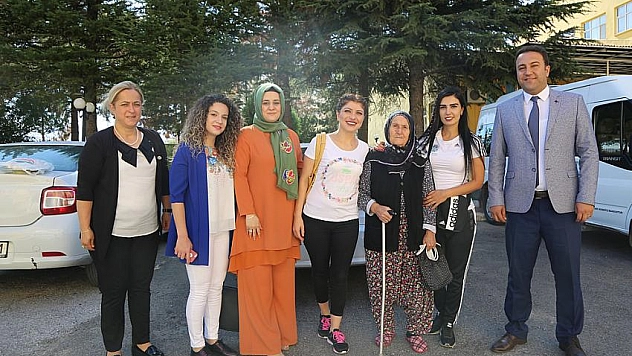 Huzurevini ziyaret ettiler 