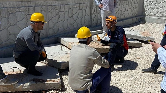 Enkazda arama ve kurtarma eğitimi devam ediyor