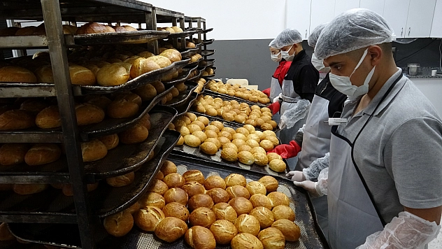 Fabrika gibi çalışan lisenin yıllık cirosu 1,5 milyon