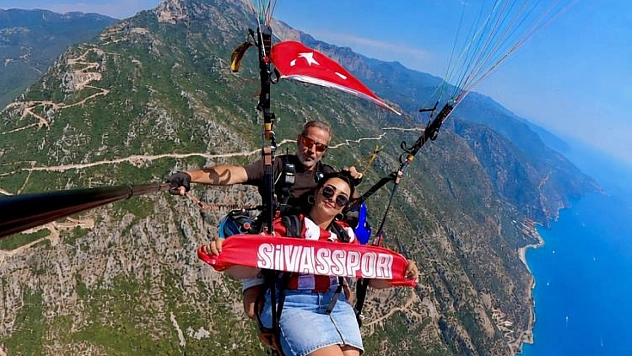 Takımının atkısını Akdenizin semalarında açtı