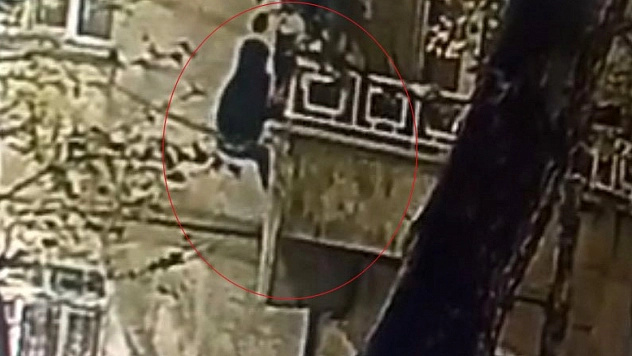 Film gibi hırsızlık:Yakalanmamak için atlayarak kaçtı