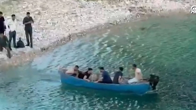 Fırat Nehri Ortasında Mahsur Kaldılar!