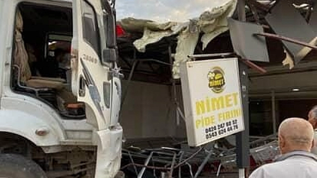 Freni patlayan kamyon fırına daldı