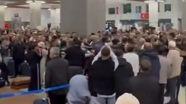 Havalimanında gergin anlar: Tartışma kavgaya dönüştü