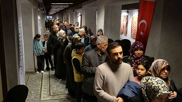 'Mukaddes Emanetler Sergisi'ne yoğun ilgi: Uzun kuyruklar oluştu
