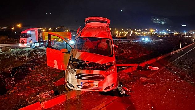 Gaziantep'te hafif ticari araç ile tır çarpıştı: 2'si çocuk 3 yaralı