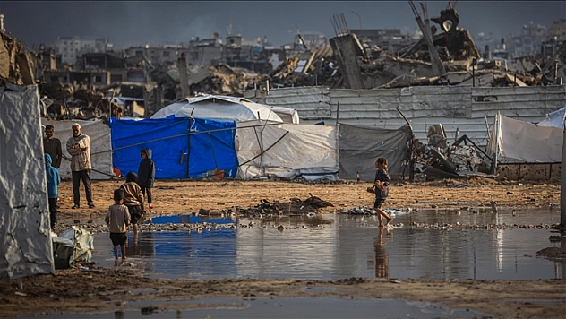 Gazze'de binlerce çadır su altında kaldı