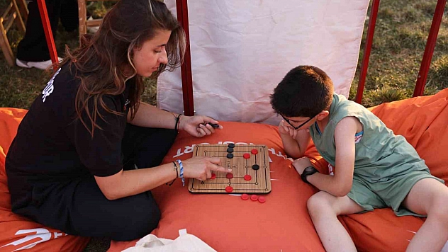 Çocuklar geleneksel oyunlarla, Mukaddes Emanetler Malatyalılarla buluştu: Kültür Yolu Festivali'nden renkli kareler