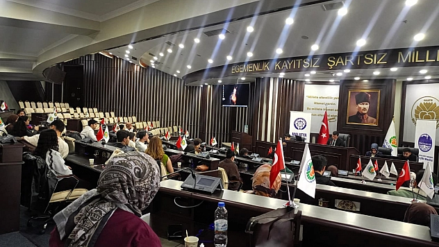 Genç meclis toplandı