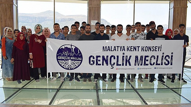Gençler geziyor 