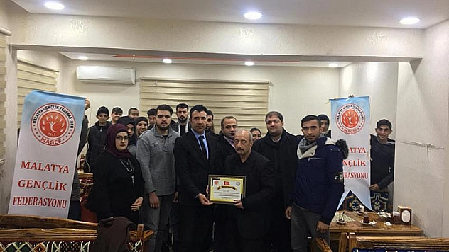 Gençler yazarlarla buluşuyor