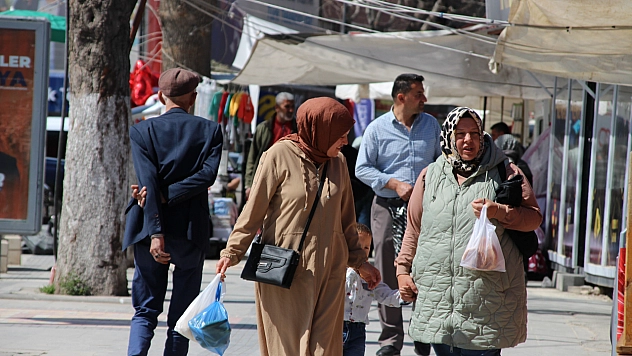 Gezen çok alan yok: Esnaf ürünlerin elinde kalmasından korkuyor