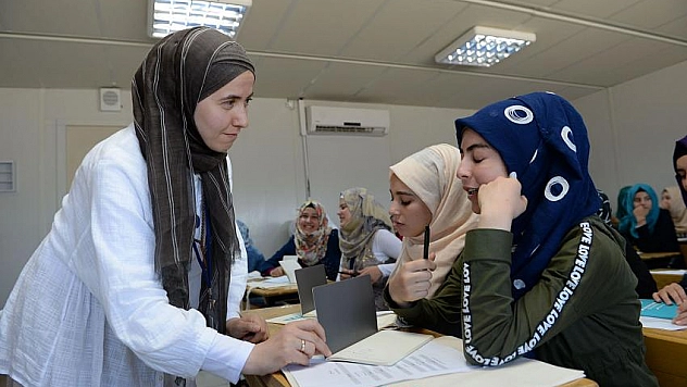 Göçmen çocuklara gazetecilik eğitimi