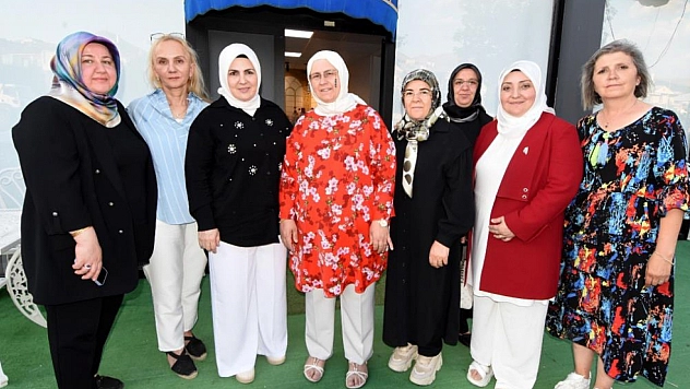 Gönüllü annelerden hayır çarşısı
