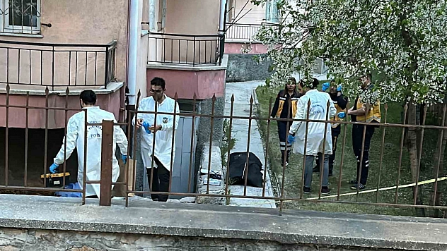 Görme engelli yaşlı vatandaş 3. kattan düştü.