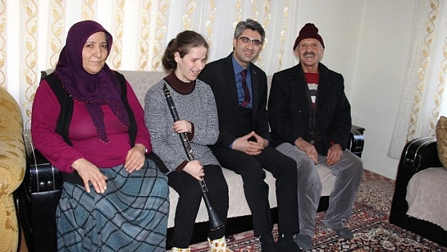 Zeyneb'in klarnet sevinci