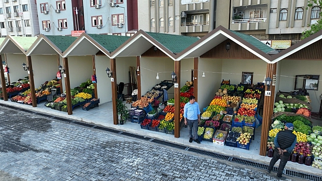 Görüntü kirliliği oluşturan pazarın yerini modern pazar aldı