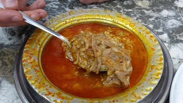 Grip olanlar iyileşmek için beyran içiyor