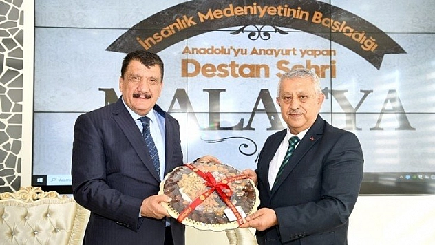 Başkan Zeybek'i ağırladı