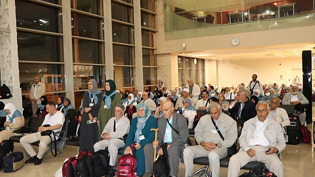 Hac kafilesi dualarla uğurlandı