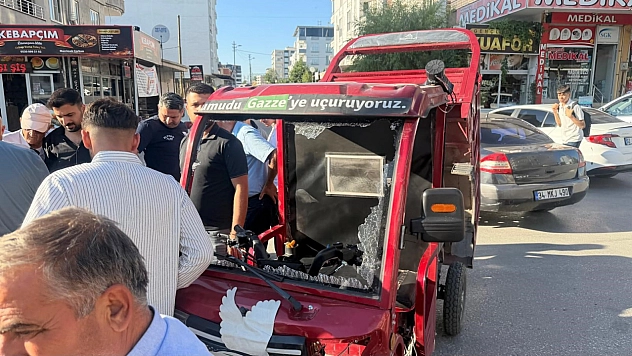 Hafif ticari araç ile elektrikli motosiklet çarpıştı: 1 yaralı