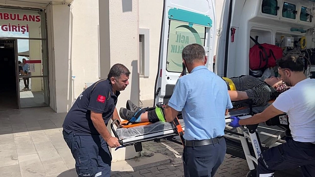 Hafriyat kamyonu ile otomobil çarpıştı: 3 yaralı