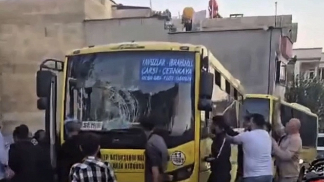 Halk otobüsü şoförüne meydan dayağı attılar
