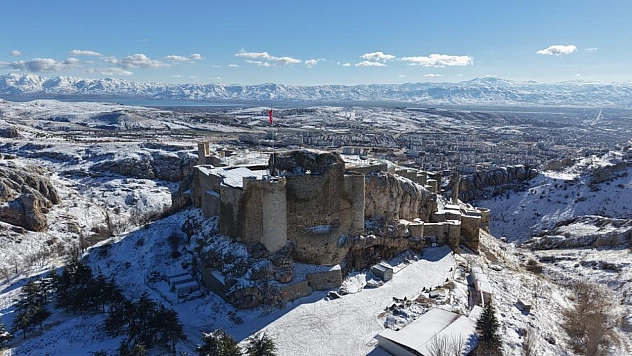 Harput beyaz gelinliğini giydi