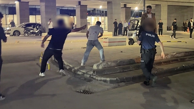 Hastanede bıçaklı saldırı: 2'si güvenlik görevlisi 3 yaralı
