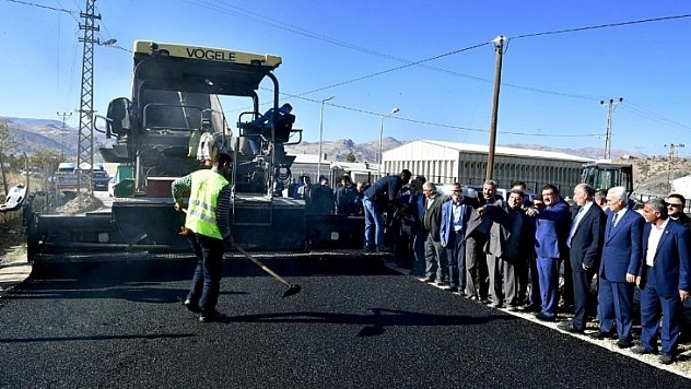 Hekimhan ilçesinde asfaltlama çalışmaları yapılıyor