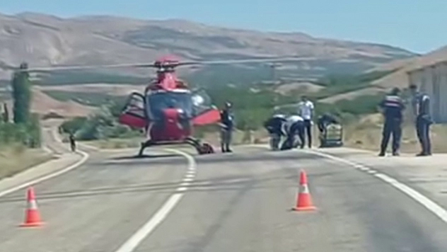 Helikopter ambulans karayoluna indi, hasta Malatya'ya sevk edildi