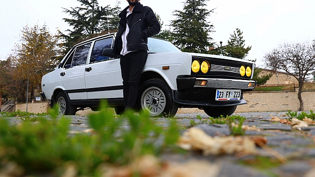 'Horoz' Lakaplı 45 Yıllık Araca Galoşsuz Binmek Yasak