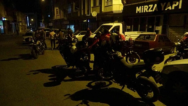Sokak ortasında çatıştılar