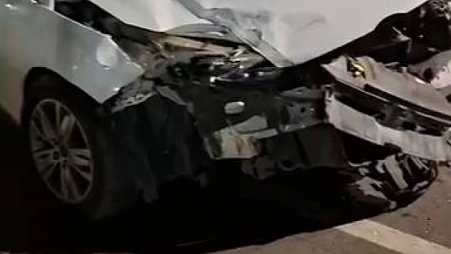 İki Araç Çarpıştı: 2 Kişi Yaralandı