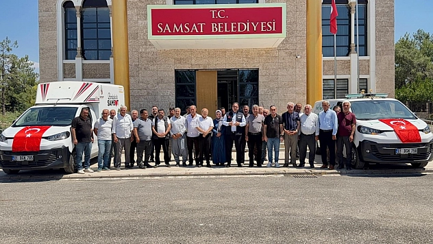 İki aracı şahsi bütçesi ile alarak belediyeye hibe etti