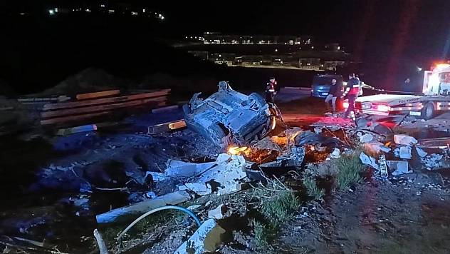 İki otomobil çarpıştı: 1'i ağır, 2 yaralı
